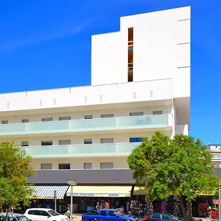 アパート Equipped For A Relaxing In Lignano リニャーノ・サッビアドーロ
