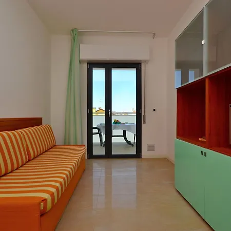 アパート Equipped For A Relaxing In Lignano *